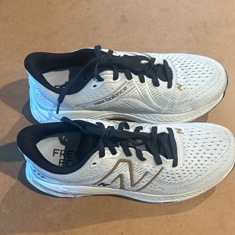 New Balance FreshFoam 860 White and Black Athletic Shoes